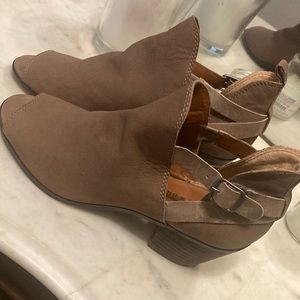 Lucky Brand shoes